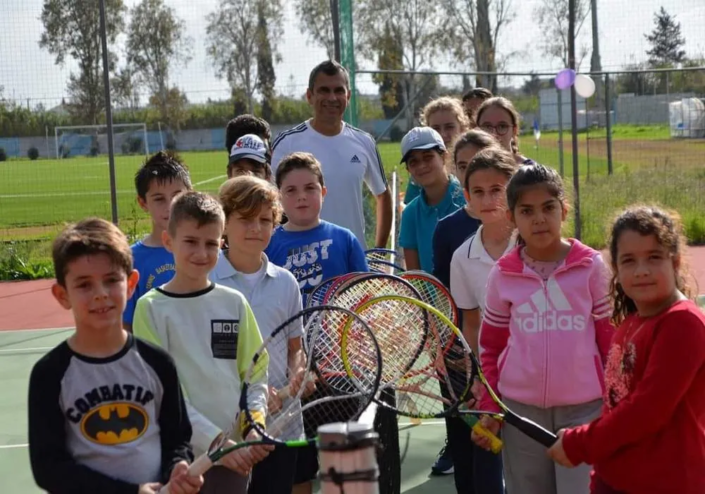 προπονήσεις τεννίς στην αθλητική ένωση Λεχαινών.